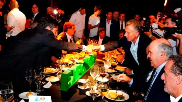 Tenso cruce en Expoagro: Mauricio Macri y Axel Kicillof protagonizaron un frío saludo en la cena inaugural