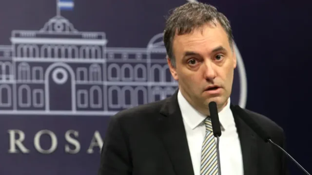 Adorni deja de ser vocero presidencial y ya tiene reemplazo