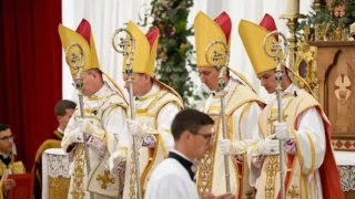 Quiénes son los lefebvrianos, el grupo ultraconservador que desafió al papa León XIV ordenando a 4 obispos y que hace temer un cisma en la Iglesia católica