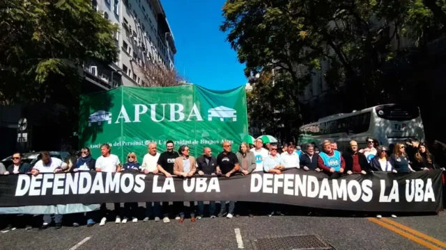 Docentes y no docentes de la UBA lanzan un paro de 23 días y convocan a una nueva Marcha Federal Universitaria